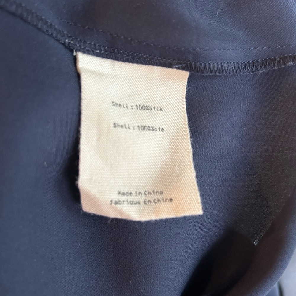 L’Agence Bianca Band Collar Silk Blouse in Navy Blue.   Women’s Small - Picture 7 of 8